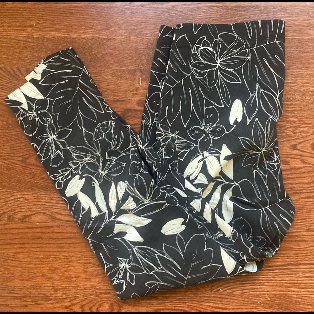 Karen Kane Black and White Floral Skinny Pants